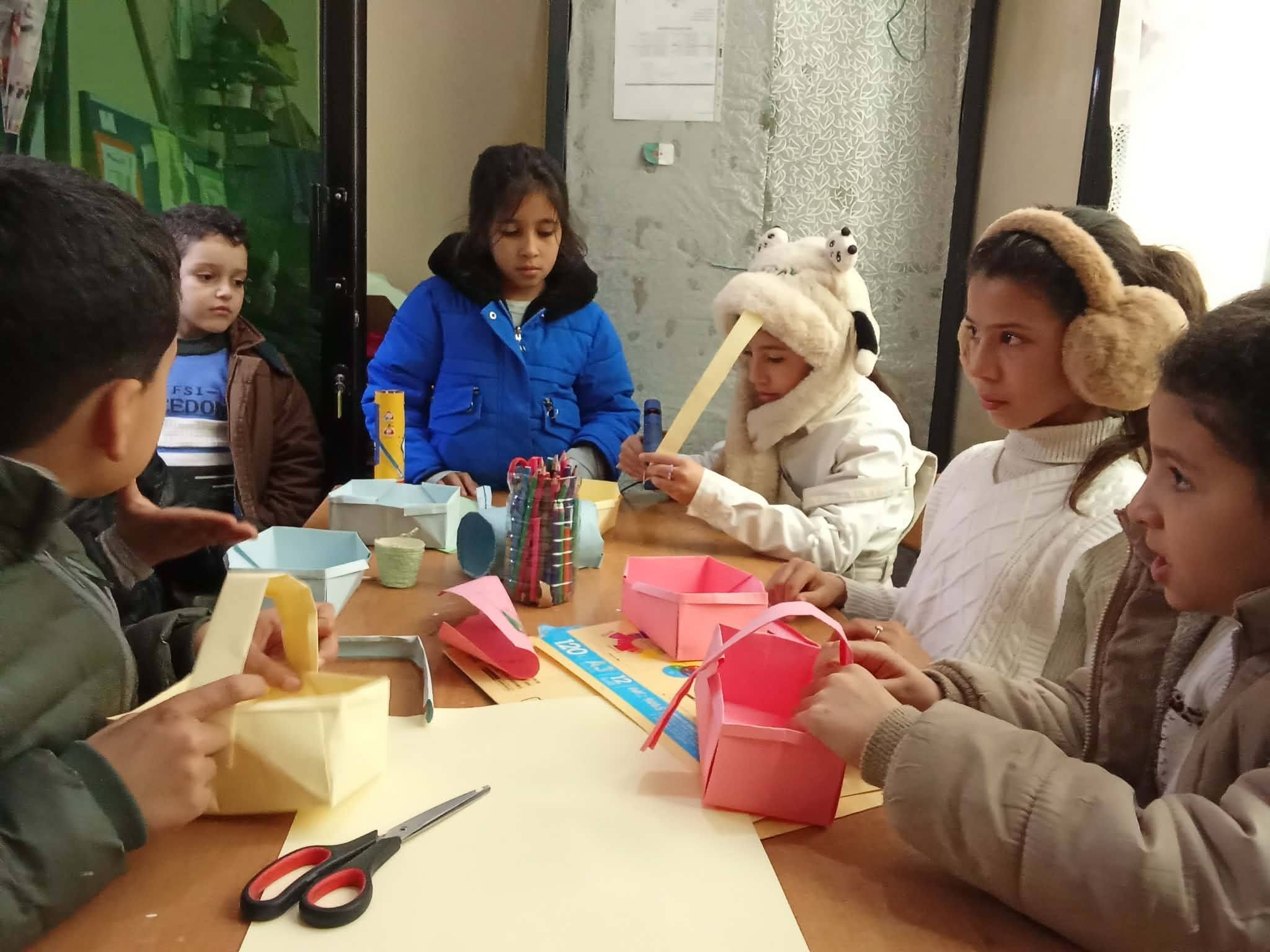 تعليم مبادئ الرسم والاشغال اليدوية