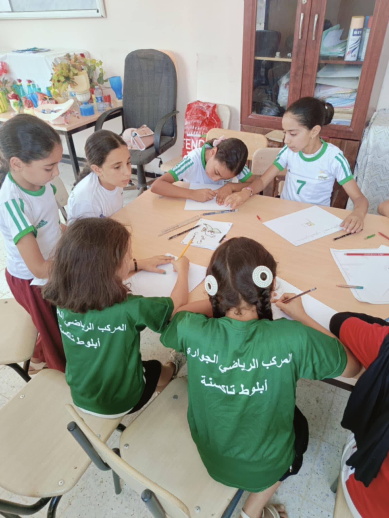 نادي الرسم و الأشغال اليدوية