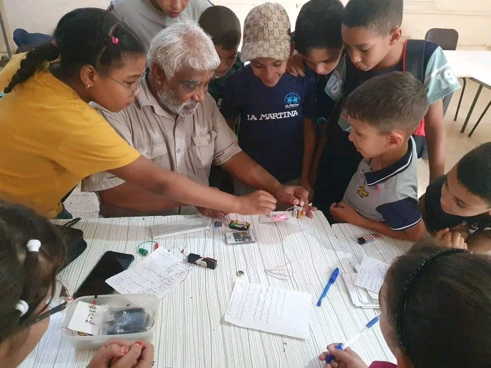 عالم الروبوت والذكاء الاصطناعي أو