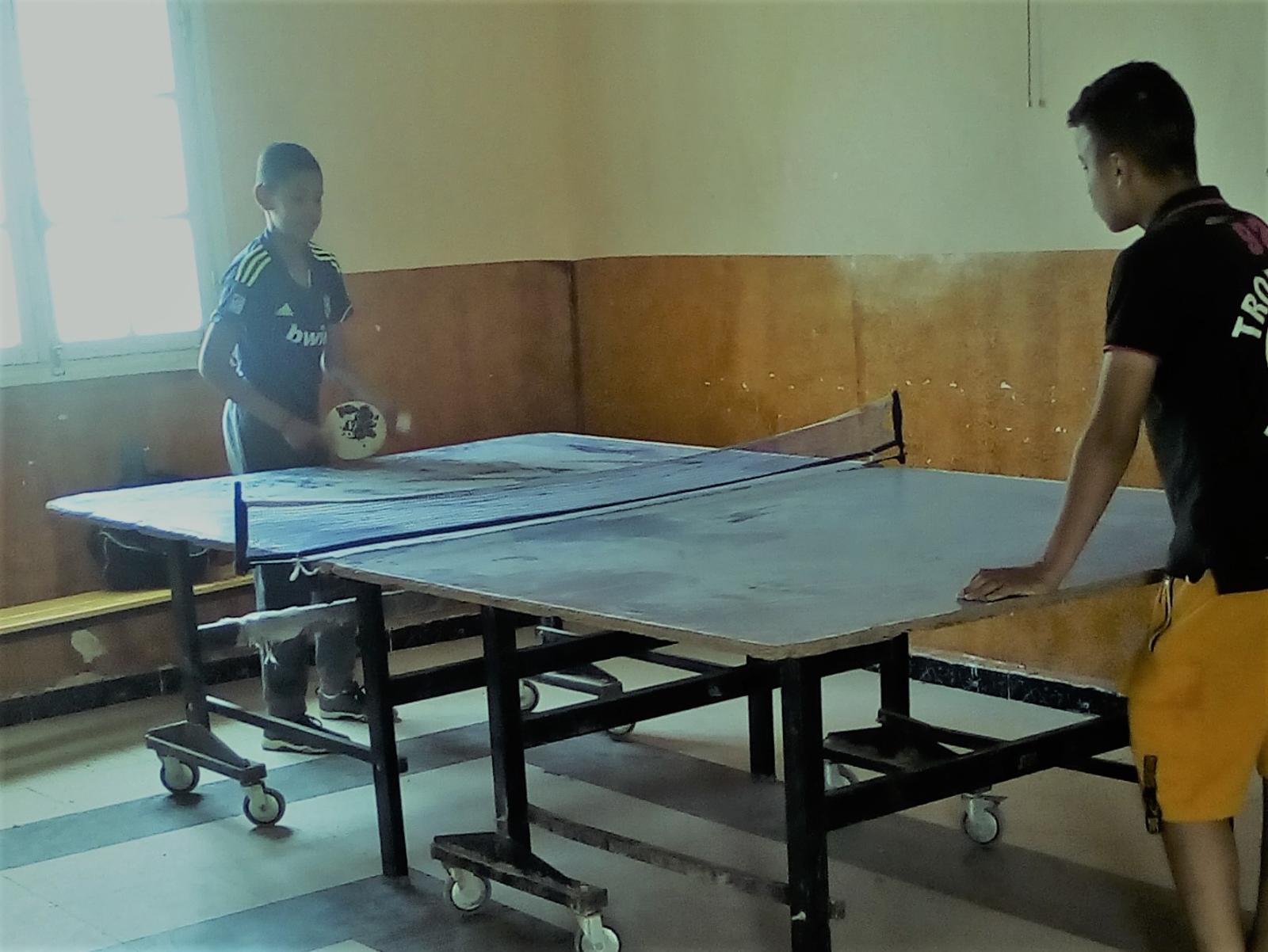 ممارسة لعبة التنس الطاولة