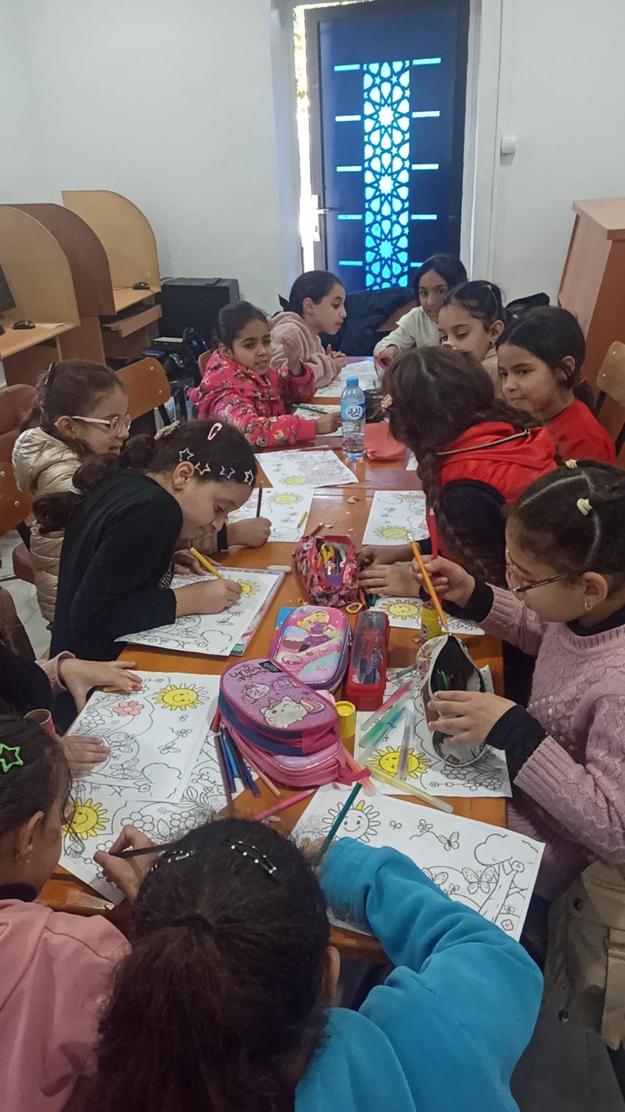 نادي الرسم و التلوين