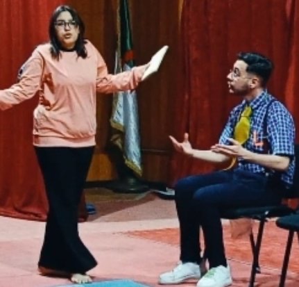 فنون درامية (بين العادات و القلب