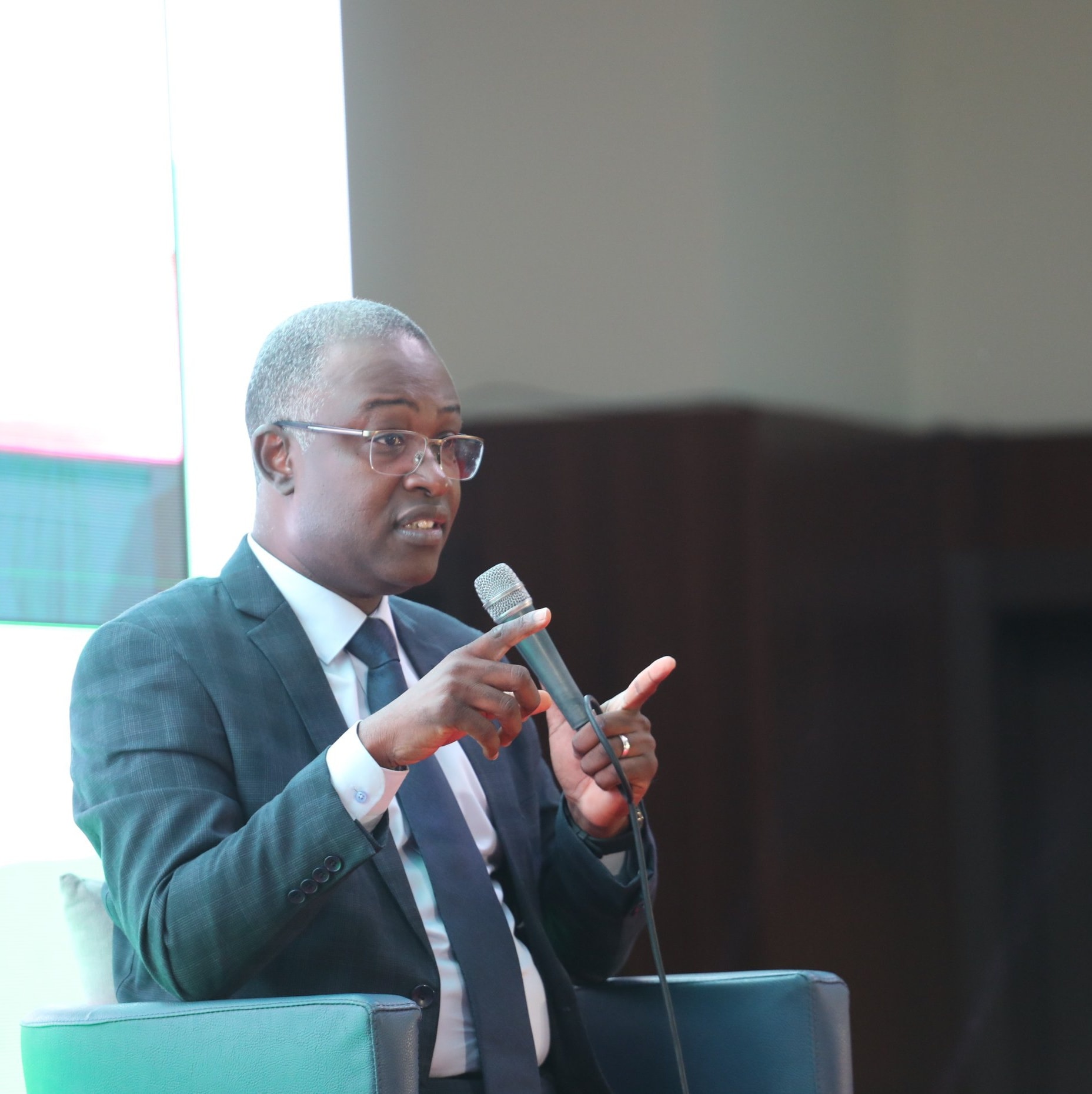 جلسة حوارية حول التحول المؤسساتي وتمكين الشباب